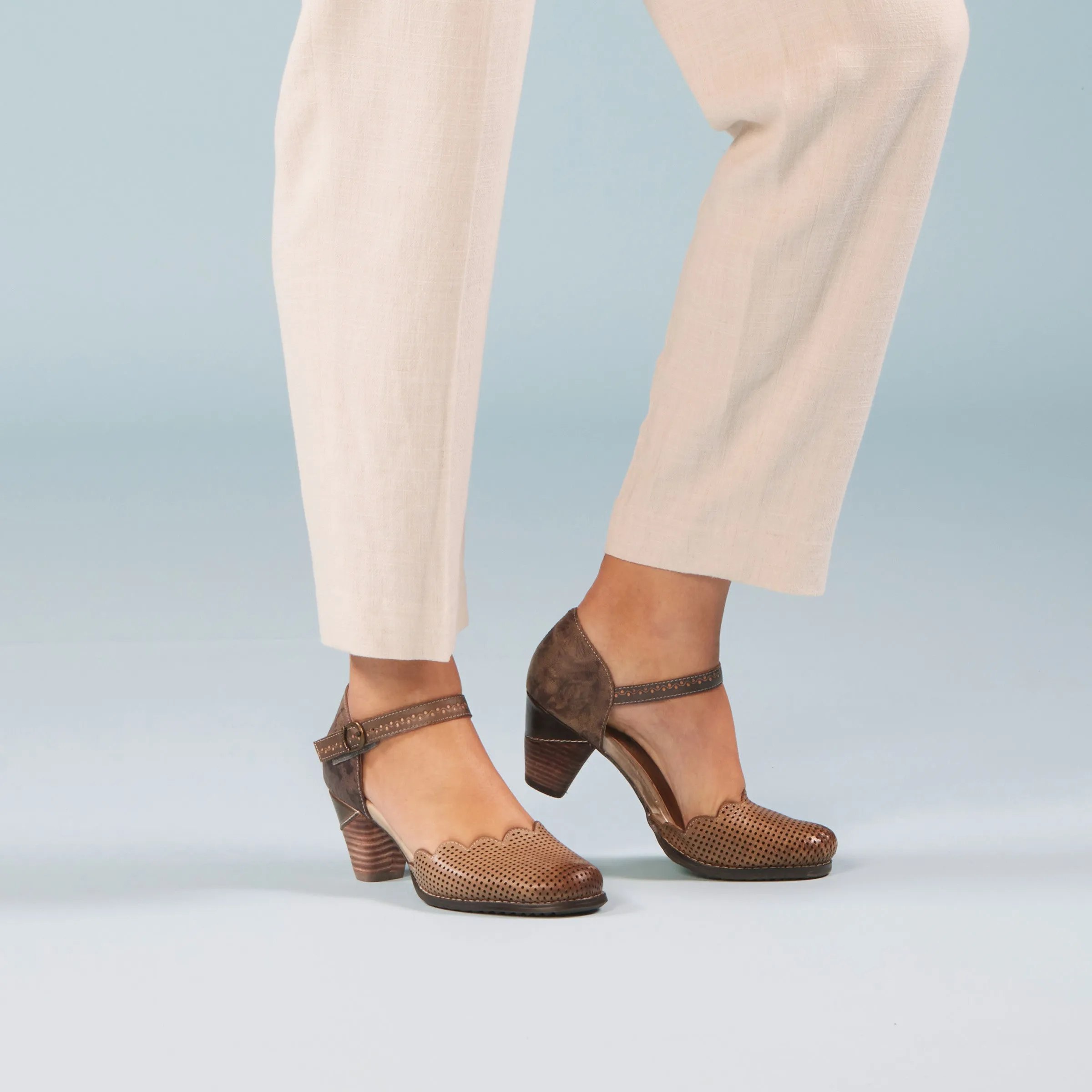 L'Artiste Parchelle Closed Toe Leather Shoe