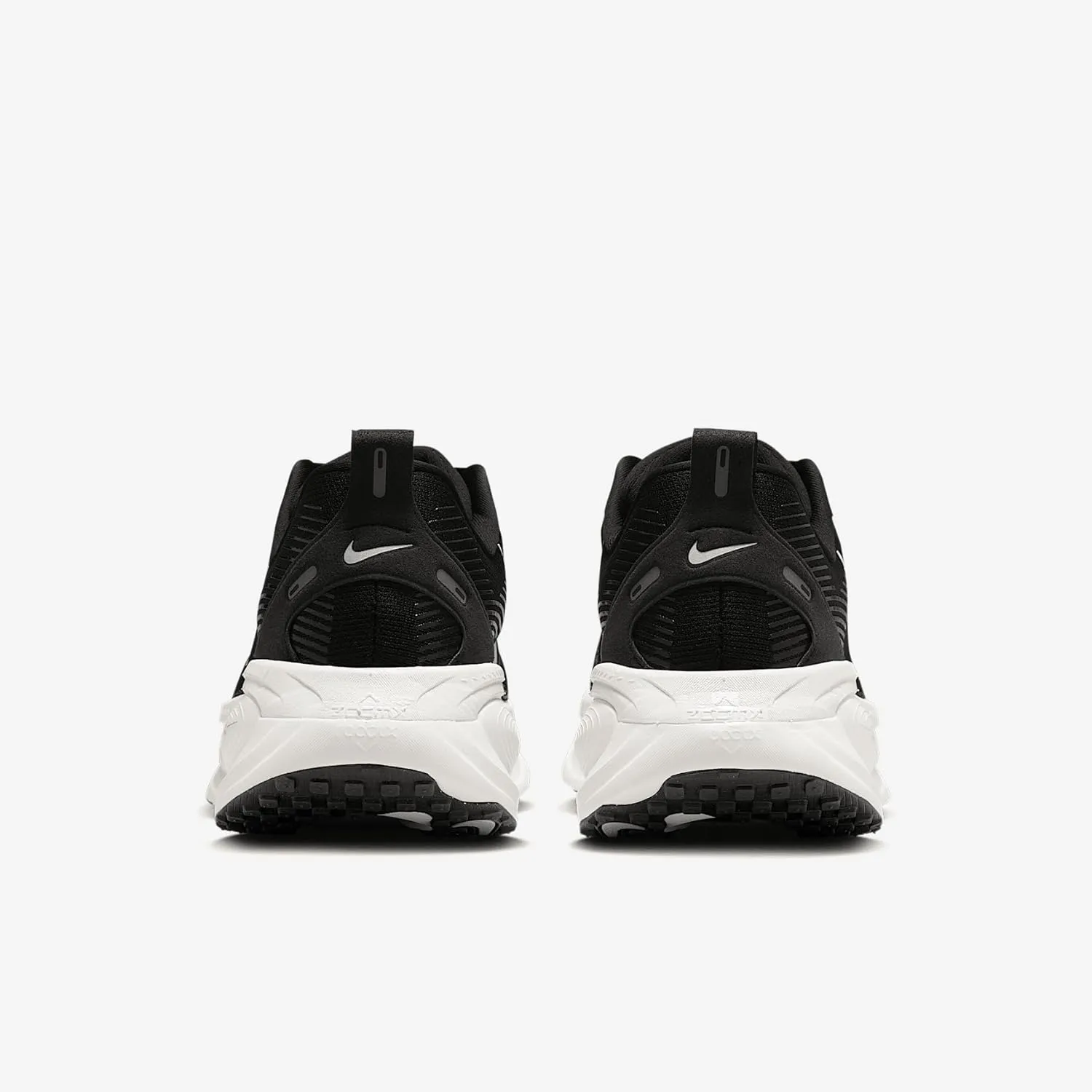Nike Men's Vomero 18 Sneaker