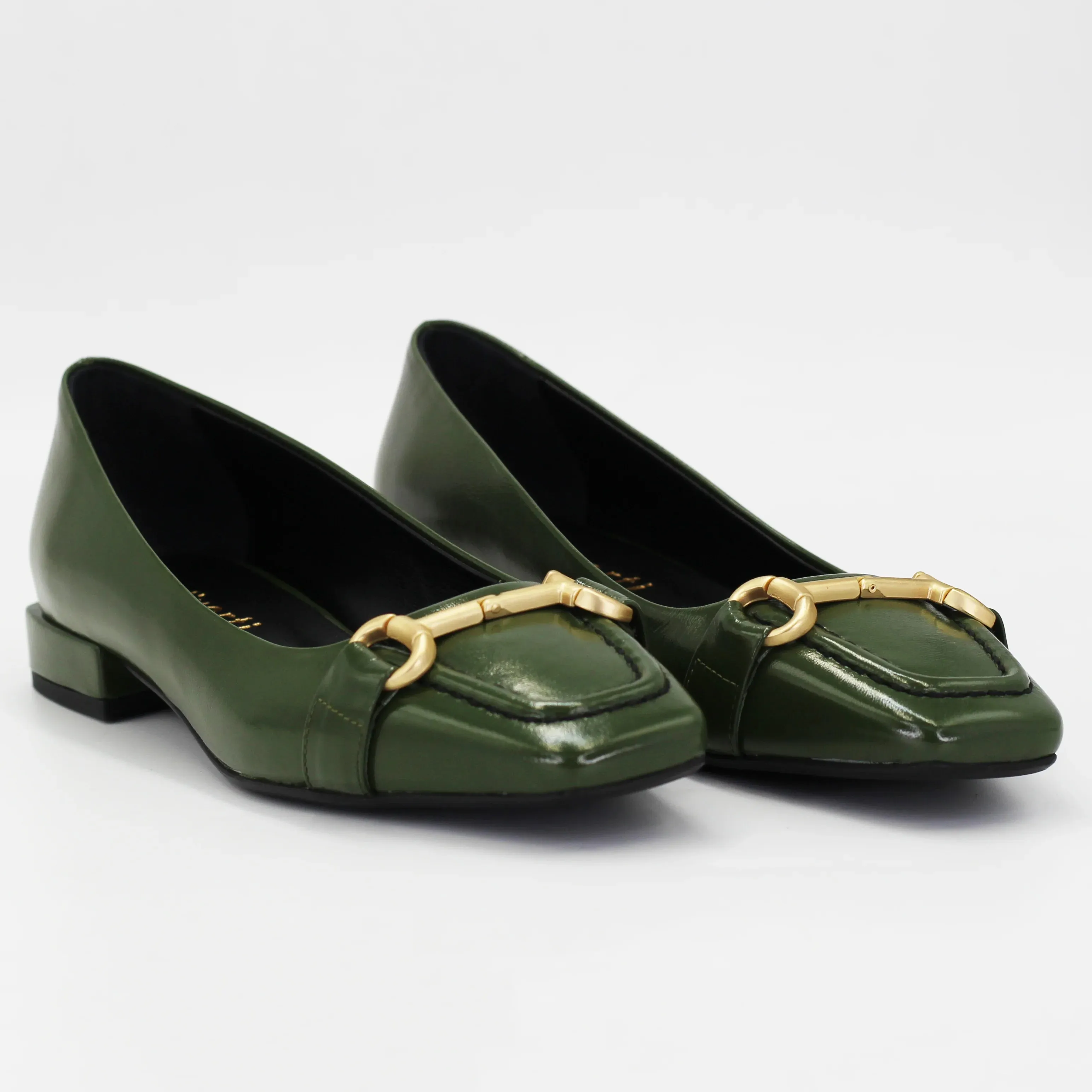 Women's pump with buckle in calf leather verde (DARIA54)
